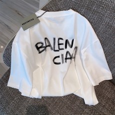 [BALENCIAGA] 발렌시아가 22SS 여성용 대로고 오버핏 라운드넥 화이트 반팔티 WM371, W2, 홍콩명품,무브타임,여자명품의류,2022신상