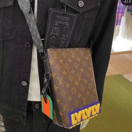 [홍콩명품,LOUIS VUITTON] 루이비통 모노그램 이클립스 남성용 메신저백 M57966, BDA, 홍콩명품가방,최신,22SS,남자가방,미러급,레플리카,무브타임,직구쇼핑몰