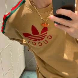 [홍콩명품,GUCCI] 구찌 아디다스 22SS 여자 연예인코디 자수로고 맨투맨 WM544, TOP, 명품레플리카,의류,무브타임사이트,인터넷명품쇼핑몰,여자명품