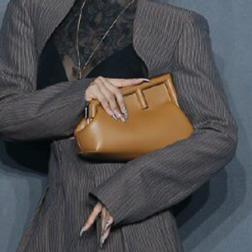 [홍콩명품,FENDI]펜디 2022 FENDI 퍼스트 스몰 스트랩 클러치백 BGM112, MD, 홍콩명품가방,손목가방,크로스백,핸드백,구매대행,무브타임