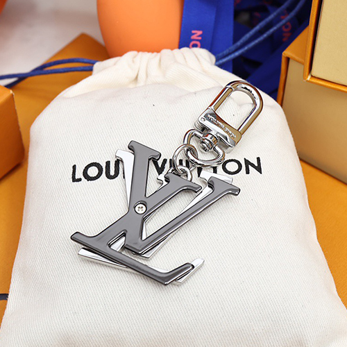 [홍콩명품.LOUIS VUITTON] 루이비통 23SS LV 로고 이니셜 키홀더 키링, ET660, NNT, 홍콩명품쇼핑몰,무브타임,악세사리,잡화,생활용품