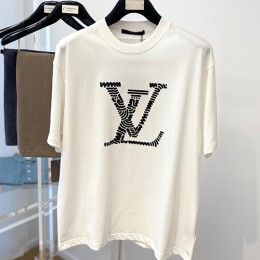 [홍콩명품.LOUIS VUITTON] 루이비통 23SS LV로고 그래픽 프린트 반팔 티셔츠 (3컬러), BM6988, JS, 온라인명품쇼핑몰,남자명품의류,인터넷쇼핑몰,해외직구