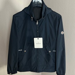 [홍콩명품.MONCLER] 몽클레어 23SS 로고 후드 바람막이 자켓 (2컬러), BM8725, JS, 온라인명품쇼핑몰,남자명품의류,인터넷쇼핑몰,해외직구