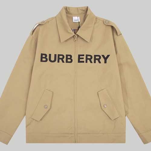 [홍콩명품.Burberry] 버버리 23SS 로고 프린트 카라 지퍼 자켓 (베이지), BM9089, JU, 온라인명품쇼핑몰,남자명품의류,인터넷쇼핑몰,해외직구