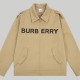 [홍콩명품.Burberry] 버버리 23SS 로고 프린트 카라 지퍼 자켓 (베이지), BM9089, JU, 온라인명품쇼핑몰,남자명품의류,인터넷쇼핑몰,해외직구