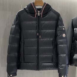 [홍콩명품.MONCLER] 몽클레어 23SS 로고 후드 구스다운 패딩 자켓 (블랙), BM11403, KSM, 홍콩명품의류,구매대행,온라인명품