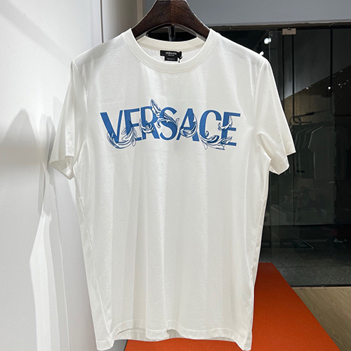 [홍콩명품.VERSACE] 베르사체 24SS 로고 그래픽 프린트 반팔 티셔츠 (2컬러), BM14613, JS, 홍콩명품의류,구매대행,온라인명품