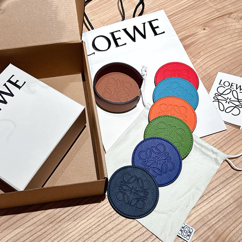 [홍콩명품.LOEWE] 로에베 24SS 로고 선물용 레더 가죽 컵 받침판 (7pcs), ET2680, NNT, 홍콩명품쇼핑몰,인터넷명품,온라인명품사이트,남자명품,해외직구