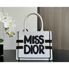 [홍콩명품,Christian Dior] 디올 24SS 로고 MISS DIOR BOOK 핸드백 토트백 (화이트), BGM3825, 홍콩명품가방,명품쇼핑몰,크로스백,핸드백,구매대행