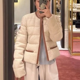 [홍콩명품.MONCLER] 몽클레어 25SS 로고 여성 라운드넥 구스 다운 패딩 자켓 (아이보리), BM18180, TBG, 홍콩명품의류,구매대행,온라인명품