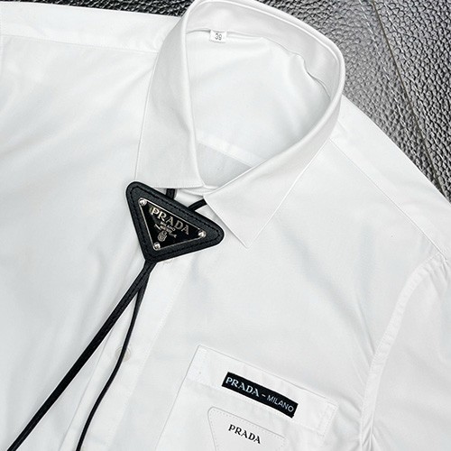 [홍콩명품,PRADA] 프라다 25SS 삼각로고 레더 넥타이 포플린 남방 셔츠 (화이트), BM19506, G5, 홍콩명품의류,구매대행,온라인명품