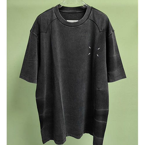[홍콩명품.Maison Margiela] 메종마르지엘라 25SS 로고 워싱 반팔 티셔츠 (블랙), BM19861, JL, 홍콩명품의류,구매대행,온라인명품