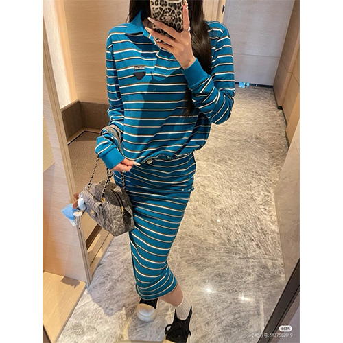 [홍콩명품,PRADA] 프라다 25SS 로고 여성 스트라이프 카라 폴로 티셔츠 + 미디 스커트 상하의 세트 (2컬러), BM20165, KB, 홍콩명품의류,구매대행,온라인명품