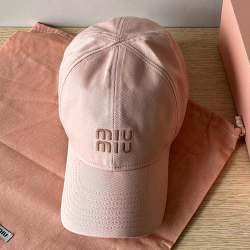 [홍콩명품,MIU MIU] 미우미우 25SS 로고 자수 볼캡 모자 (핑크), CA0328, 홍콩명품쇼핑몰,인터넷명품,온라인명품사이트,남자명품,해외직구