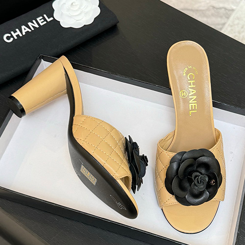 [홍콩명품.CHANEL] 샤넬 25SS 로고 여성 플라워 장식 레더 가죽 퀄팅 굽 샌들 (베이지), SE5117, GHS, 명품스니커즈,운동화,구두,로퍼,하이탑,신발