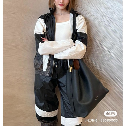 [홍콩명품.LOUIS VUITTON] 루이비통 25SS 로고 모노그램 여성 윈드브레이커 자켓 + 조거 팬츠 바지 상하의 세트, BM21796, COCO, 레플리카의류,미러급사이트