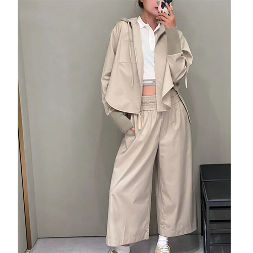 [홍콩명품.LOEWE] 로에베 25SS 로고 여성 후드 바람막이 자켓 + 오버핏 팬츠 바지 상하의 세트 (베이지), BM21807, COCO, 레플리카의류,미러급사이트
