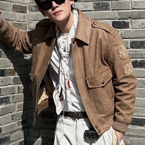 [홍콩명품.LOUIS VUITTON] 루이비통 25SS 로고 레더 가죽 카라 봄버 자켓 (카라멜), BM22073, TOM, 레플리카의류,미러급사이트