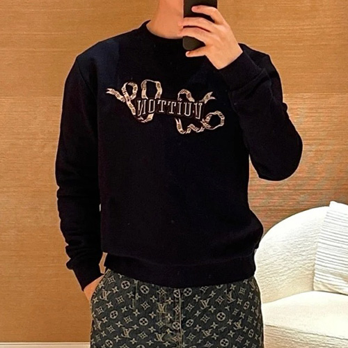 [가격문의][홍콩명품.LOUIS VUITTON] 루이비통 25SS 로고 그래픽 맨투맨 티셔츠 (2컬러), BM22117, JU, 레플리카의류,미러급사이트