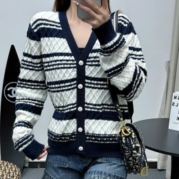[홍콩명품,Christian Dior] 디올 25SS 로고 여성 스트라이프 V넥 니트 가디건 (화이트), BM22151, JL, 레플리카의류,미러급사이트