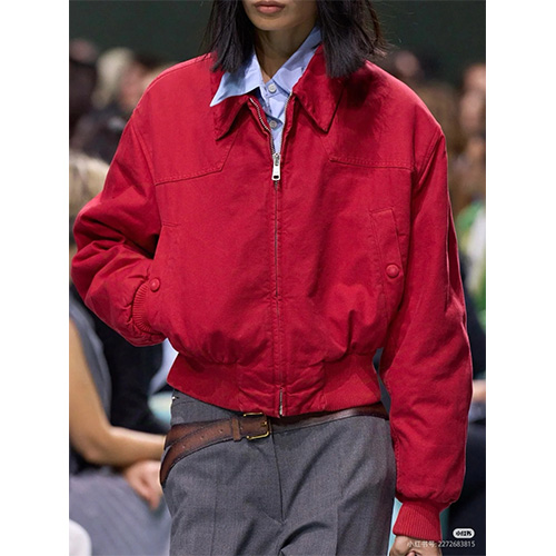 [홍콩명품,PRADA] 프라다 25SS 로고 카라 봄버 자켓 (레드), BM22201, KB, 레플리카의류,미러급사이트