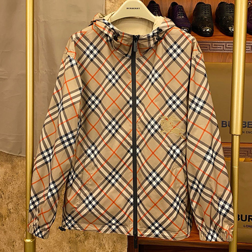 [가격문의][홍콩명품.Burberry] 버버리 25SS 로고 체크패턴 리버서블 후드 바람막이 자켓 (베이지), BM22210, S1F, 레플리카의류,미러급사이트
