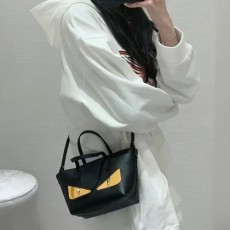 [홍콩명품,FENDI] 펜디 25SS 로고 MINI ROLL 토트백 핸드백 (블랙), BGM5192, BDA, 홍콩명품가방,명품쇼핑몰,크로스백,핸드백,구매대행