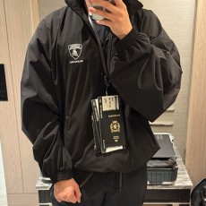 [홍콩명품.BALENCIAGA] 발렌시아가 25SS 로고 람보르기니 콜라보 윈드브레이커 자켓 (블랙), BM22413, KB, 레플리카의류,미러급사이트