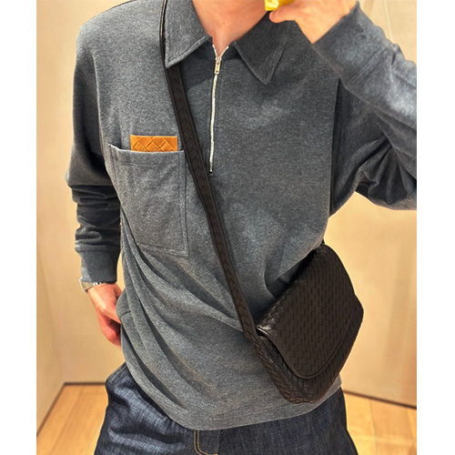 [홍콩명품.BOTTEGA VENETA] 보테가베네타 25SS 로고 하프지퍼 카라 긴팔 티셔츠 (그레이), BM22415, KB, 레플리카의류,미러급사이트