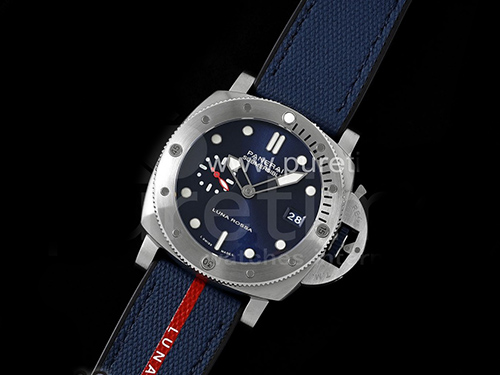 [홍콩명품시계.PANERAI] 파네라이 팸1391 Luna Rossa Submersible 블루 다이얼