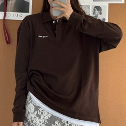 [홍콩명품,MIU MIU] 미우미우 25SS 로고 자수 카라 폴로 긴팔 티셔츠 (브라운), BM22597, JL, 레플리카의류,미러급사이트