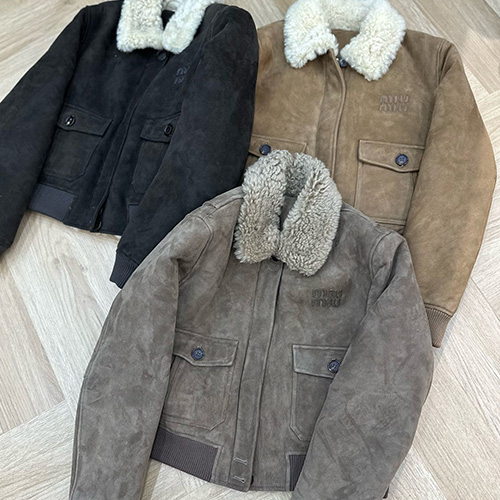 [홍콩명품,MIU MIU] 미우미우 25SS 로고 레더 가죽 시어링 봄버 자켓 (3컬러), BM22807, TOM, 레플리카의류,미러급사이트