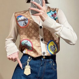 [홍콩명품.LOUIS VUITTON] 루이비통 25SS 로고 여성 모노그램 니트 가디건 (브라운-아이보리), BM23065, MC, 레플리카의류,미러급사이트