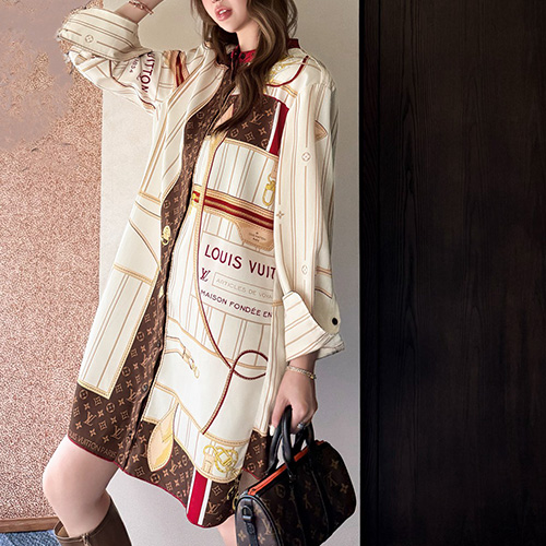 [홍콩명품.LOUIS VUITTON] 루이비통 25SS 로고 여성 모노그램 셔츠 원피스 (브라운-아이보리), BM23066, MC, 레플리카의류,미러급사이트