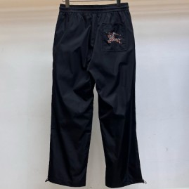 [홍콩명품.Burberry] 버버리 25SS 로고 자수 오버핏 조거 팬츠 바지 (2컬러), BM23199, KSM, 레플리카의류,미러급사이트