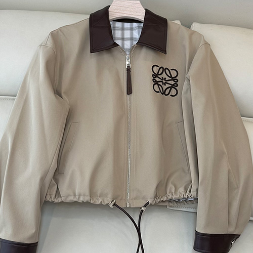 [홍콩명품.LOEWE] 로에베 25SS 로고 자수 여성 레더 카라 자켓 (베이지), BM23204, KSM, 레플리카의류,미러급사이트