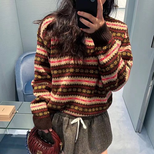 [홍콩명품,MIU MIU] 미우미우 25SS 로고 패턴 여성 니트 스웨터 (브라운), BM23220, KSM, 레플리카의류,미러급사이트