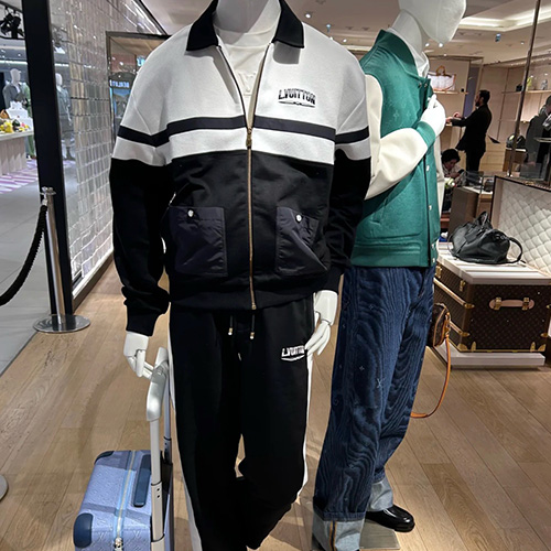 [홍콩명품.LOUIS VUITTON] 루이비통 25SS 로고 트레이닝 카라 집업 자켓 + 조거 팬츠 바지 상하의 세트 (블랙-화이트), BM23299, YS, 레플리카의류,미러급사이트