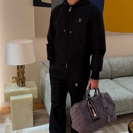 [홍콩명품.LOUIS VUITTON] 루이비통 25SS 로고 후드 집업 자켓 + 조거 팬츠 바지 상하의 세트 (블랙), BM23555, KB, 레플리카의류,미러급사이트