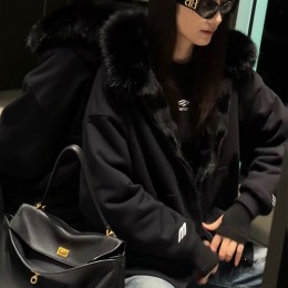 [홍콩명품.BALENCIAGA] 발렌시아가 25SS 로고 스포티 여성 폭스퍼 후드 집업 자켓 (2컬러), BM23572, KB, 레플리카의류,미러급사이트