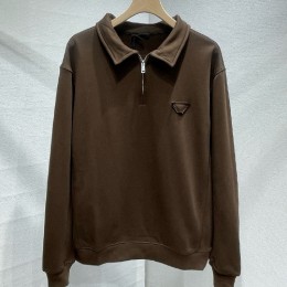 [홍콩명품,PRADA] 프라다 25SS 로고 하프지퍼 카라 맨투맨 티셔츠 (브라운), BM23576, JL, 레플리카의류,미러급사이트