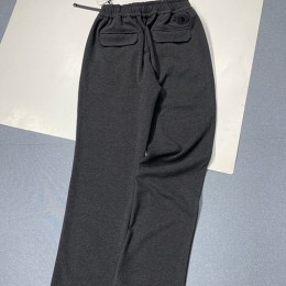 [홍콩명품.MONCLER] 몽클레어 25SS 로고 캐시미어 조거 팬츠 바지 (다크그레이), BM23865, JL, 레플리카의류,미러급사이트