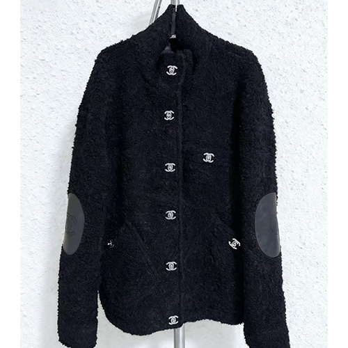 [가격문의][홍콩명품.CHANEL] 샤넬 25SS 로고 버튼 플리스 자켓 (블랙), BM23985, X2, 레플리카의류,미러급사이트