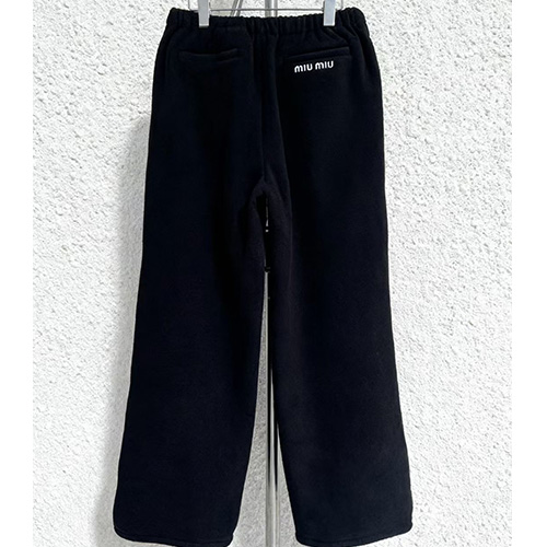 [가격문의][홍콩명품,MIU MIU] 미우미우 25SS 로고 자수 플리스 조거 팬츠 바지 (블랙), BM24000, X2, 레플리카의류,미러급사이트