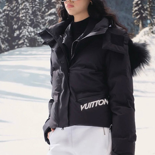 [가격문의][홍콩명품.LOUIS VUITTON] 루이비통 25SS 로고 여성 모노그램 폭스퍼 후드 다운 패딩 자켓 (블랙), BM24014, MC, 레플리카의류,미러급사이트