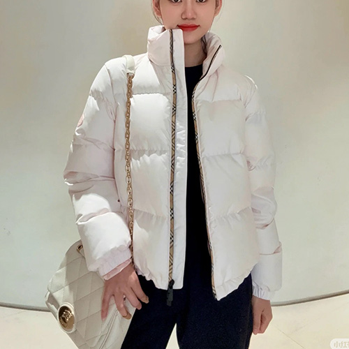 [가격문의][홍콩명품.Burberry] 버버리 25SS 로고 여성 후드 다운 패딩 자켓 (화이트), BM24024, MC, 레플리카의류,미러급사이트