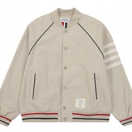 [홍콩명품.THOME BROWNE] 톰브라운 25SS 로고 4바 봄버 자켓 (베이지), BM24041, KK, 레플리카의류,미러급사이트