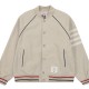 [홍콩명품.THOME BROWNE] 톰브라운 25SS 로고 4바 봄버 자켓 (베이지), BM24041, KK, 레플리카의류,미러급사이트