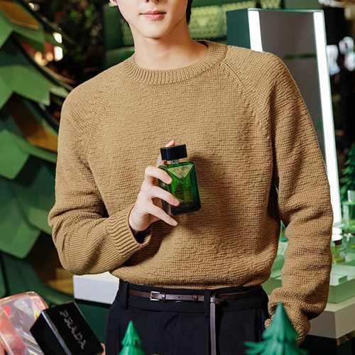 [홍콩명품,PRADA] 프라다 25SS 로고 니트 스웨터 (카라멜), BM24058, KK, 레플리카의류,미러급사이트