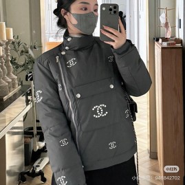 [홍콩명품.CHANEL] 샤넬 25SS 로고 터틀넥 구스다운 패딩 자켓 (블랙-화이트), BM24072, KK, 레플리카의류,미러급사이트